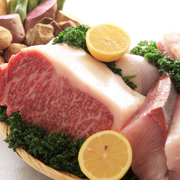 竹田市でランチタイムにおいしい豊後牛ステーキやとり天を提供しております